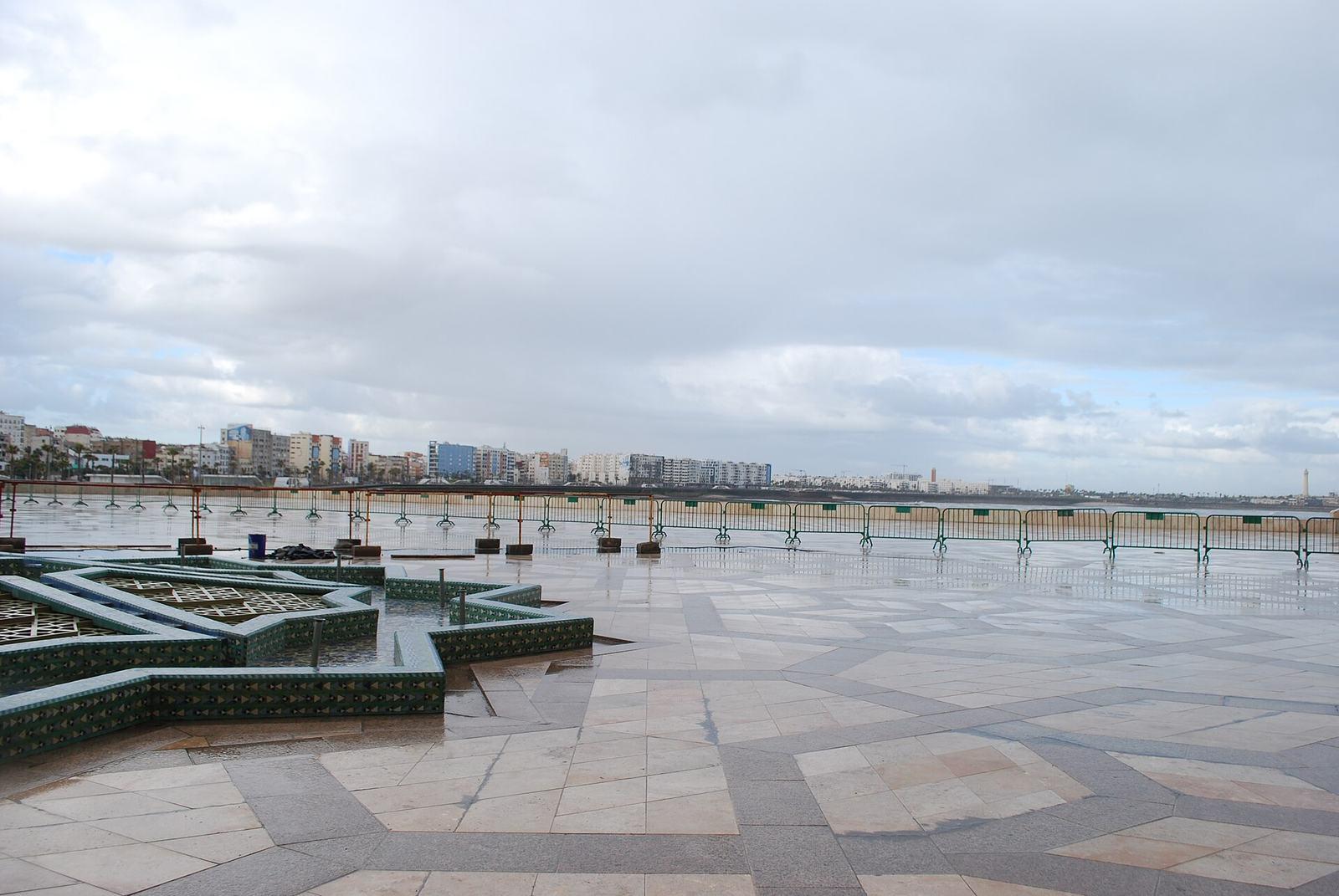 Plein bij de Hassan II-moskee in Casablanca